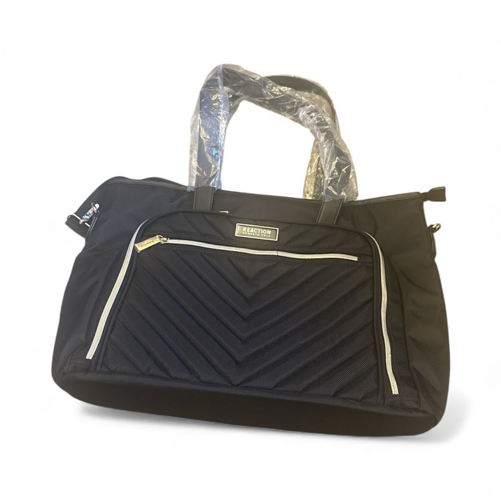 Kenneth Cole Reaction Black Chevron Travel Bag